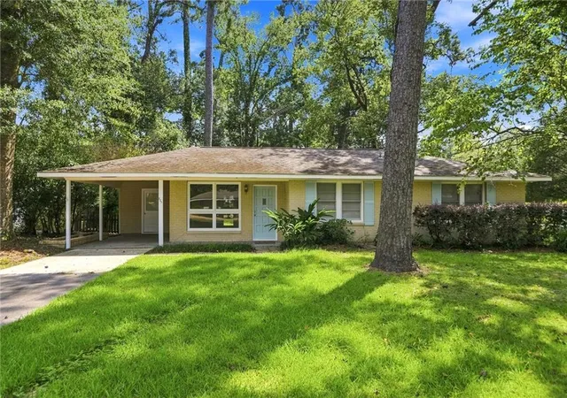 1st image of 825 W 14th Ave, Covington, LA 70433 | MLS# 2569484