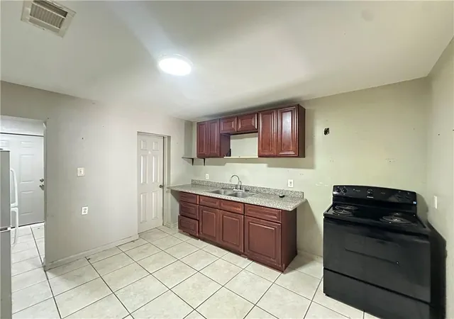 Listing Photo 4 - Condo for sale in building located at 1500 Madison St, Gretna, LA 70053