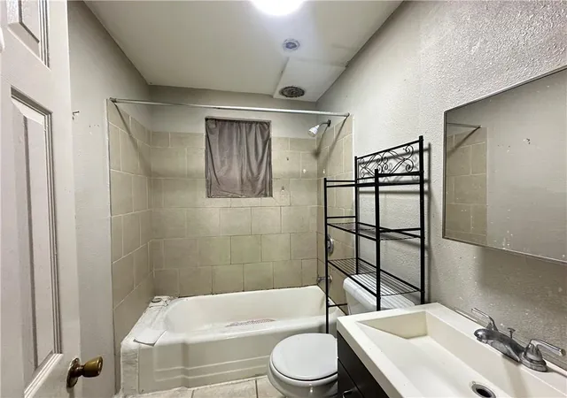 Listing Photo 5 - Condo for sale in building located at 1500 Madison St, Gretna, LA 70053