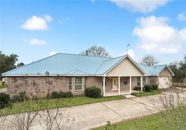 3rd image of 220 Warrior Tr, Covington, LA 70435 | MLS# 2569903