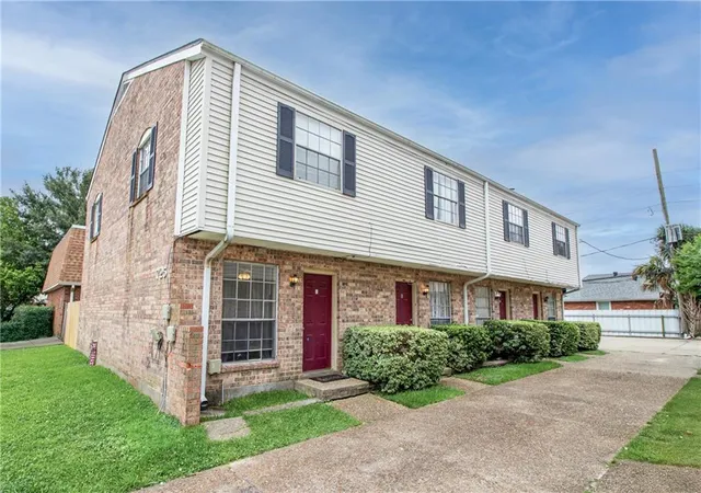 1st image of 725 Vouray Dr, Kenner, LA 70065 | MLS# 2567708