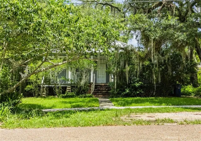 3rd image of 614 E Independence St, Covington, LA 70433 | MLS# 2569222