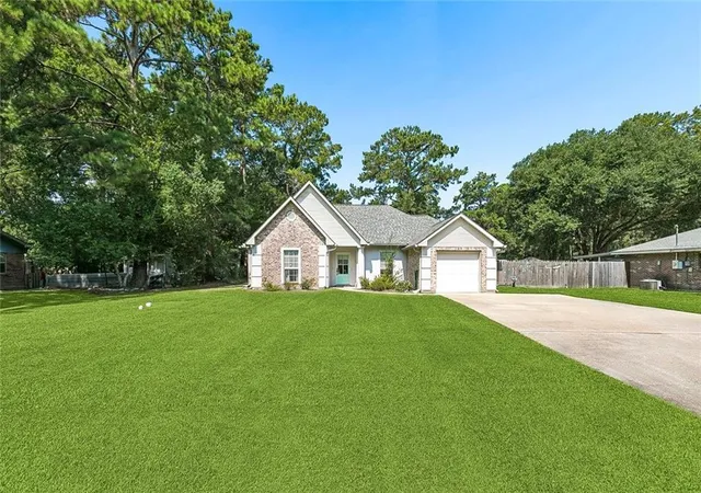 Photo 1 of Single family home for sale at 42 Helen Dr, Madisonville, LA 70447 | MLS# 2569896 | Listing updated on 2026-07-30