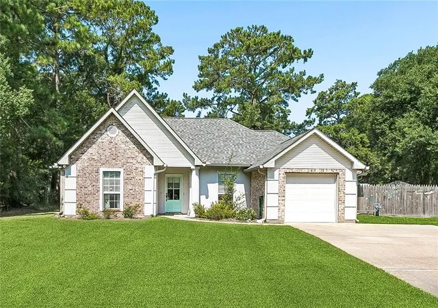 Photo 2 of Single family home for sale at 42 Helen Dr, Madisonville, LA 70447 | MLS# 2569896 | Listing updated on 2026-07-30