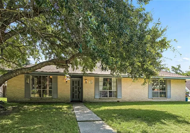 Photo 2 of Single family home for sale at 139 Kingston Dr, Slidell, LA 70458 | MLS# 2569944 | Listing updated on 2026-07-30
