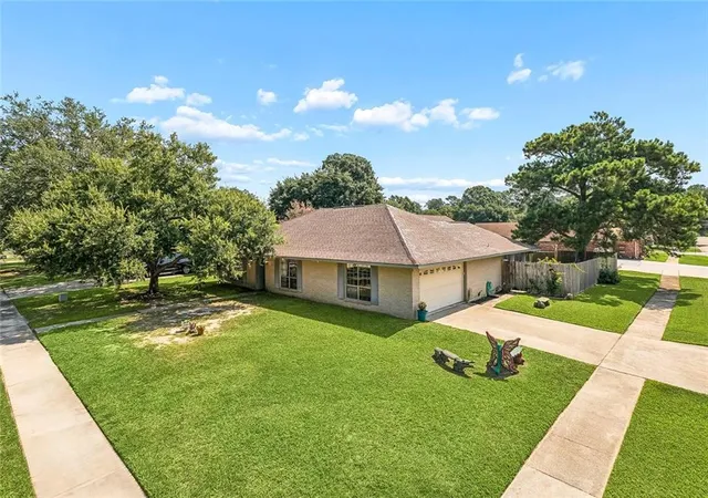 Photo 2 of Single family home for sale at 139 Kingston Dr, Slidell, LA 70458 | MLS# 2569944 | Listing updated on 2026-07-30