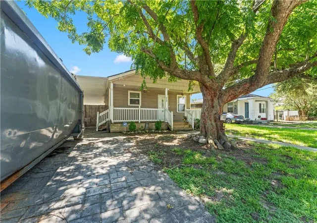 2nd image of 73 E Claiborne Sq, Chalmette, LA 70043 | MLS# 2561430