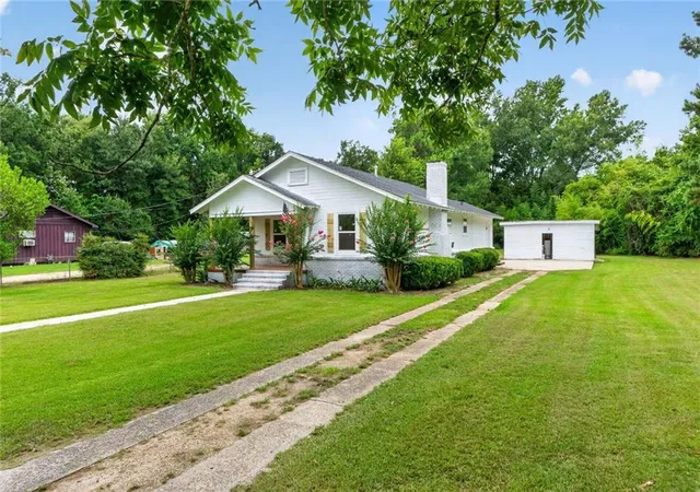 Photo 3 of Single family home for sale at 1102 W 6th Street, Bogalusa, LA 70427 | MLS# 2569164 | Listing updated on 2026-09-01