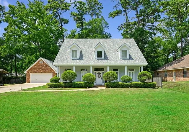 1st image of 525 N Laura Dr, Mandeville, LA 70448 | MLS# 2569850