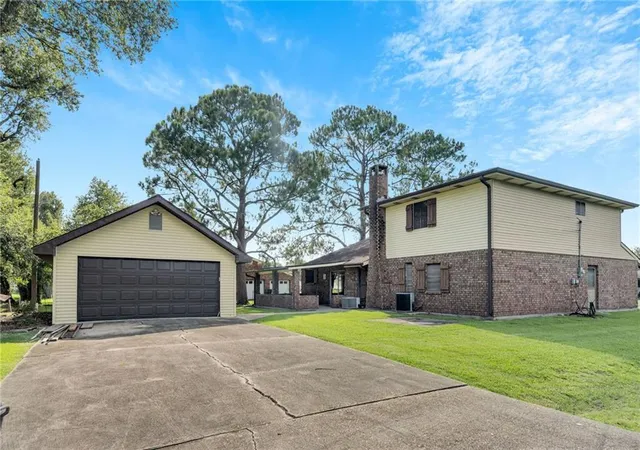 Photo 3 of Single family home for sale at 605 Aquarius St, Hahnville, LA 70057 | MLS# 2569733 | Listing updated on 2026-07-31