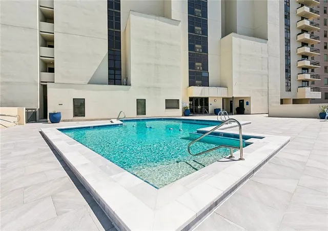 2nd image of 300 Lake Marina Ave, New Orleans, LA 70124