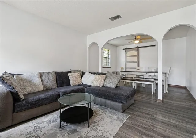 Photo 3 of Single family home for sale at 3717 David Dr, Metairie, LA 70003 | MLS# 2569789 | Listing updated on 2026-08-28