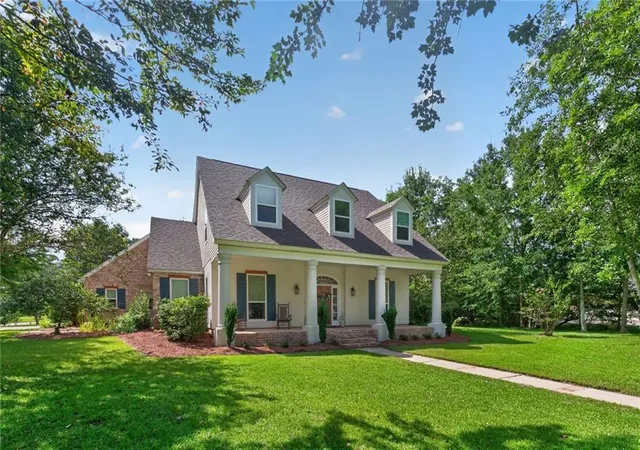Photo 2 of Single family home for sale at 1020 Parkpoint Dr, Slidell, LA 70461 | MLS# 2567823 | Listing updated on 2026-07-30