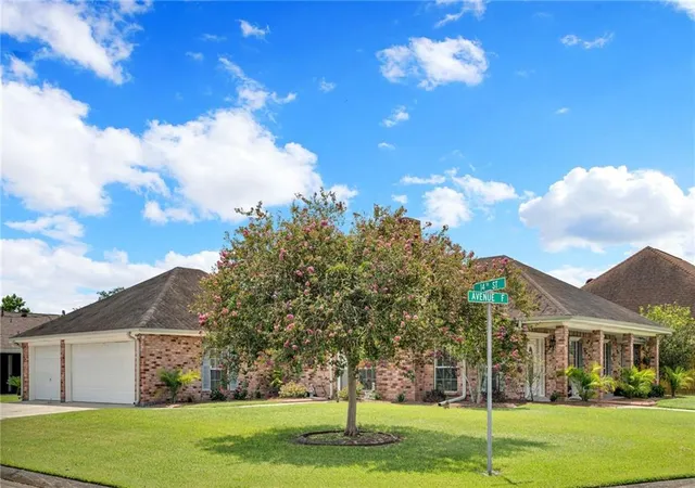 2nd image of 1405 Avenue F Dr, Marrero, LA 70072 | MLS# 2570060