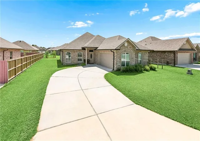 2nd image of 722 Rue Saint Michael, Gretna, LA 70056 | MLS# 2570101