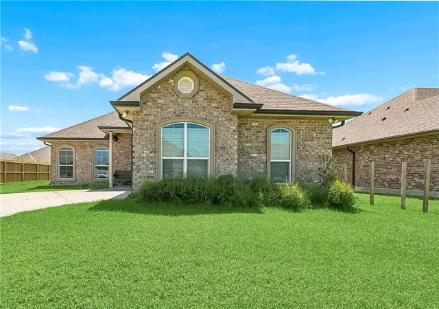 3rd image of 722 Rue Saint Michael, Gretna, LA 70056 | MLS# 2570101