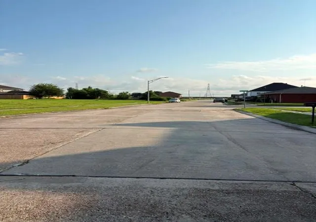 3rd image of 3705 Evangeline Dr, Chalmette, LA 70043 | MLS# 2570127