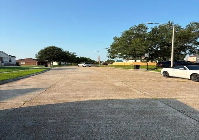 3rd image of 8421 Fairfax Dr, Chalmette, LA 70043 | MLS# 2570126