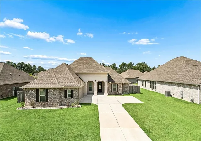 Photo 1 of Single family home for sale at 26175 Salt Grass Dr, Ponchatoula, LA 70454 | MLS# 2569974 | Listing updated on 2026-08-26