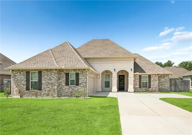 Photo 2 of Single family home for sale at 26175 Salt Grass Dr, Ponchatoula, LA 70454 | MLS# 2569974 | Listing updated on 2026-08-26