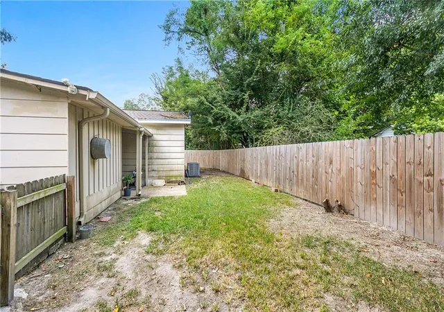 Photo 16 of Single family home for sale at 432 Pete's Hwy, Denham Springs, LA 70726 | MLS# 2570214 | Listing updated on 2026-08-30
