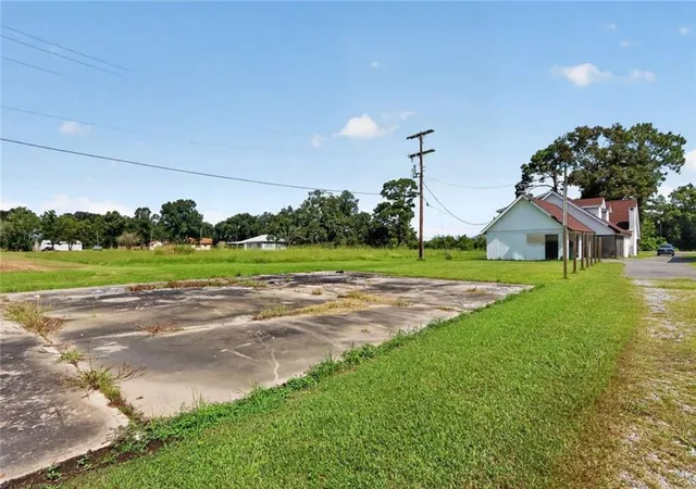 Photo 4 of Single family home for sale at 4361 Byp Black Dr, Houma, LA 70360 | MLS# 2567586 | Listing updated on 2026-08-27
