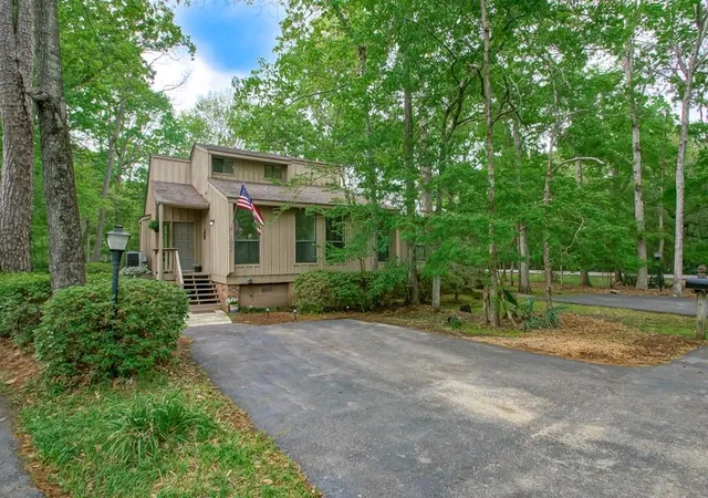 2nd image of 102 Catalpa Ln #102, Mandeville, LA 70471 | MLS# 2569530