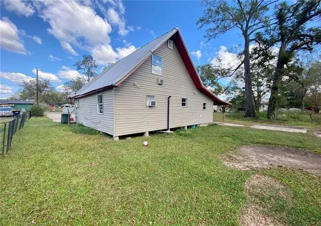 Photo 3 of Single family home for sale at 406 Ave J, Kentwood, LA 70444 | MLS# 2570336 | Listing updated on 2026-08-27
