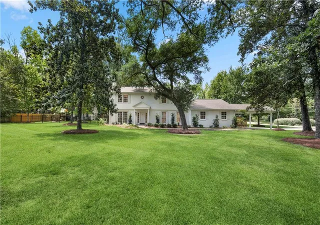 Photo 2 of Single family home for sale at 42 Riverdale Dr, Covington, LA 70433 | MLS# 2570361 | Listing updated on 2026-09-30