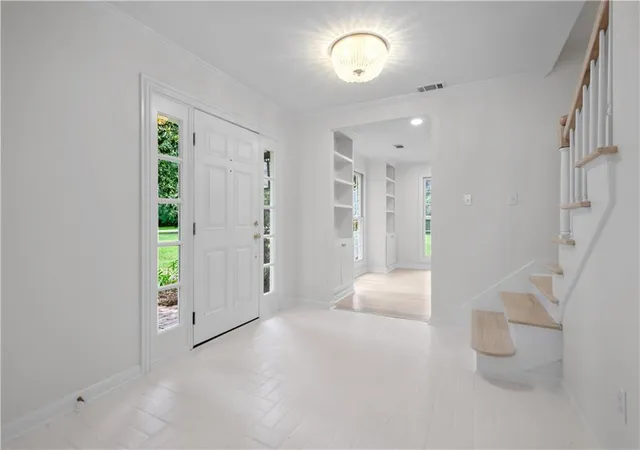 Photo 3 of Single family home for sale at 42 Riverdale Dr, Covington, LA 70433 | MLS# 2570361 | Listing updated on 2026-09-30