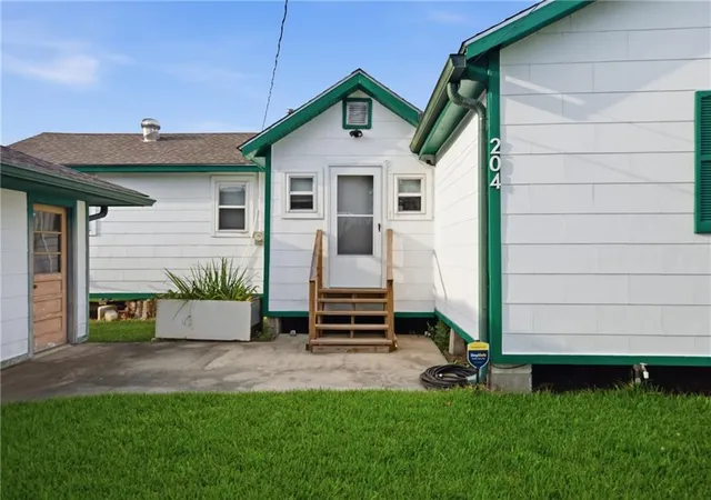 Photo 1 of Single family home for sale at 204 Overseas Ave, Belle Chasse, LA 70037 | MLS# 2570421 | Listing updated on 2026-08-03