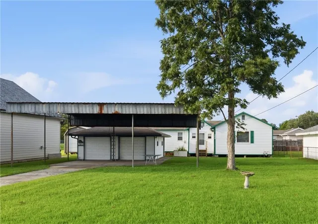 Photo 2 of Single family home for sale at 204 Overseas Ave, Belle Chasse, LA 70037 | MLS# 2570421 | Listing updated on 2026-08-03