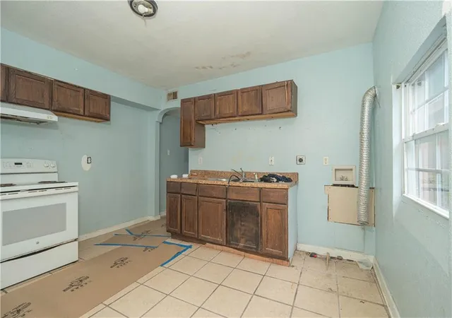 Listing Photo 4 - Condo for sale in building located at 8739 Edinburgh St, New Orleans, LA 70118