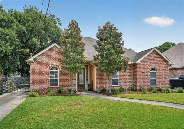 2nd image of 833 Jefferson Heights Ave, Jefferson, LA 70121 | MLS# 2570062
