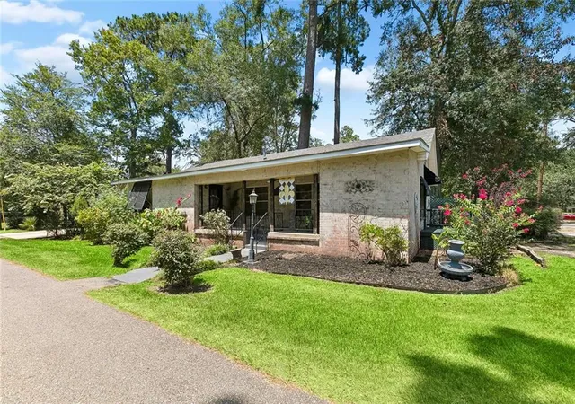 Photo 1 of Single family home for sale at 600 Coffee St, Mandeville, LA 70448 | MLS# 2570202 | Listing updated on 2026-09-01
