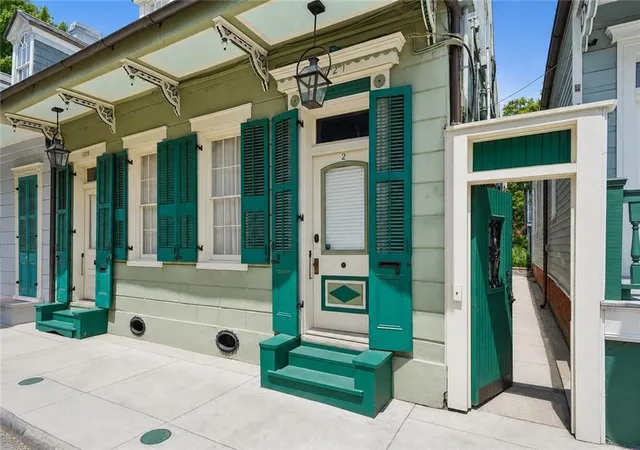 3rd image of 1019 Royal St, New Orleans, LA 70116