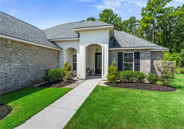 Photo 3 of Single family home for sale at 363 Saw Grass Loop, Covington, LA 70435 | MLS# 2570476 | Listing updated on 2026-08-02