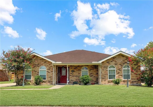 1st image of 2537 W Friendship Dr, Harvey, LA 70058 | MLS# 2570545