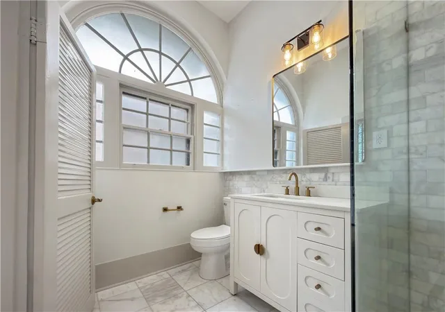 Photo 2 of Sale Pending at 818 Bourbon St #2B, New Orleans, LA 70116 | MLS# 2570548 | Listing updated on 2026-08-28