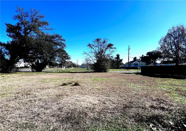 Photo 1 of Land for sale at 5564 Cameron Blvd, New Orleans, LA 70122 | MLS# 2570573 | Listing updated on 2026-08-03