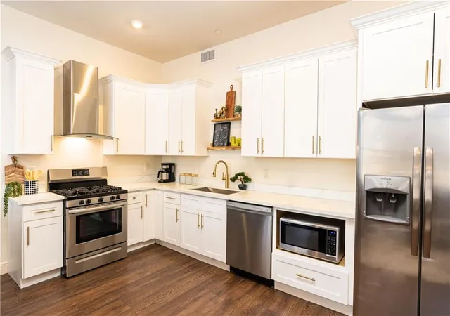 Photo 3 of Condo for sale at 336 Camp St #306, New Orleans, LA 70130 | MLS# 2570611 | Listing updated on 2026-08-03