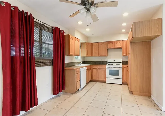 4th image of 2104 Lena Dr, Chalmette, LA 70043 | MLS# 2570640