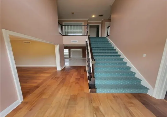 Photo 3 of Sale Pending at 3621 Lake Aspen Dr W, Gretna, LA 70056 | MLS# 2570526 | Listing updated on 2026-09-01