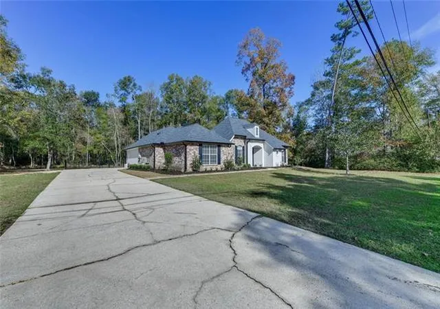 Photo 3 of Single family home for sale at 15511 Patrick Dr, Ponchatoula, LA 70454 | MLS# 2570745 | Listing updated on 2026-08-04