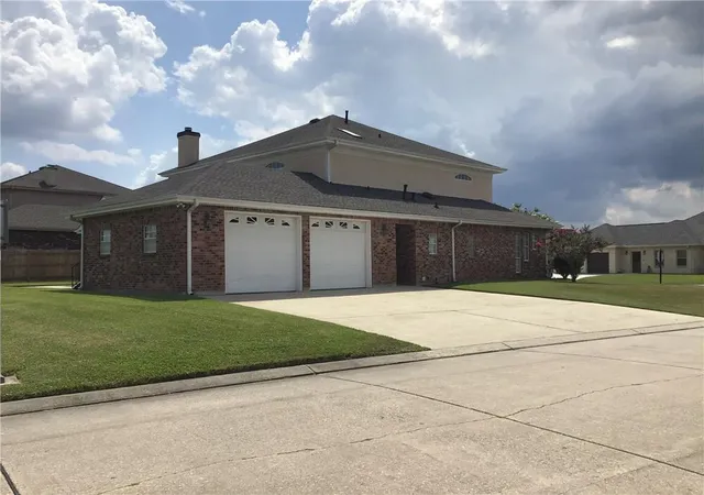 Photo 4 of Single family home for sale at 3429 Abbotswood Dr, Harvey, LA 70058 | MLS# 2569497 | Listing updated on 2026-10-06