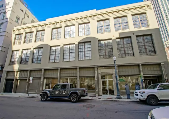 2nd image of 821 Perdido St #3C, New Orleans, LA 70112 | MLS# 2570808