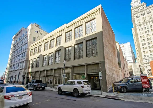 4th image of 821 Perdido St, New Orleans, LA 70112