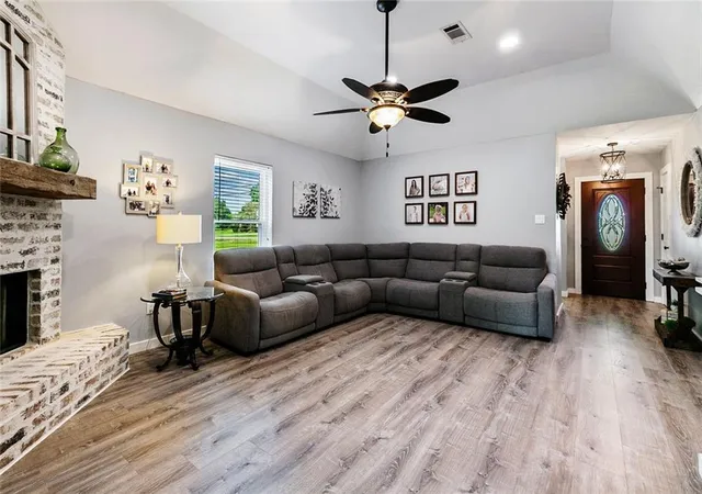 Photo 2 of Single family home for sale at 315 Davis Dr, Luling, LA 70070 | MLS# 2570783 | Listing updated on 2026-08-05