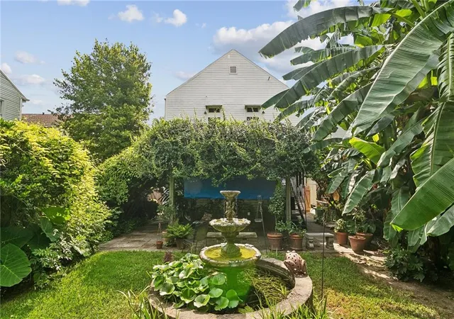 2nd image of 828 Valmont St, New Orleans, LA 70115
