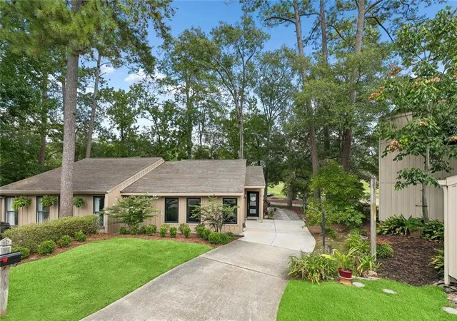 2nd image of 50 N Court Villa Dr #50, Mandeville, LA 70471 | MLS# 2570328